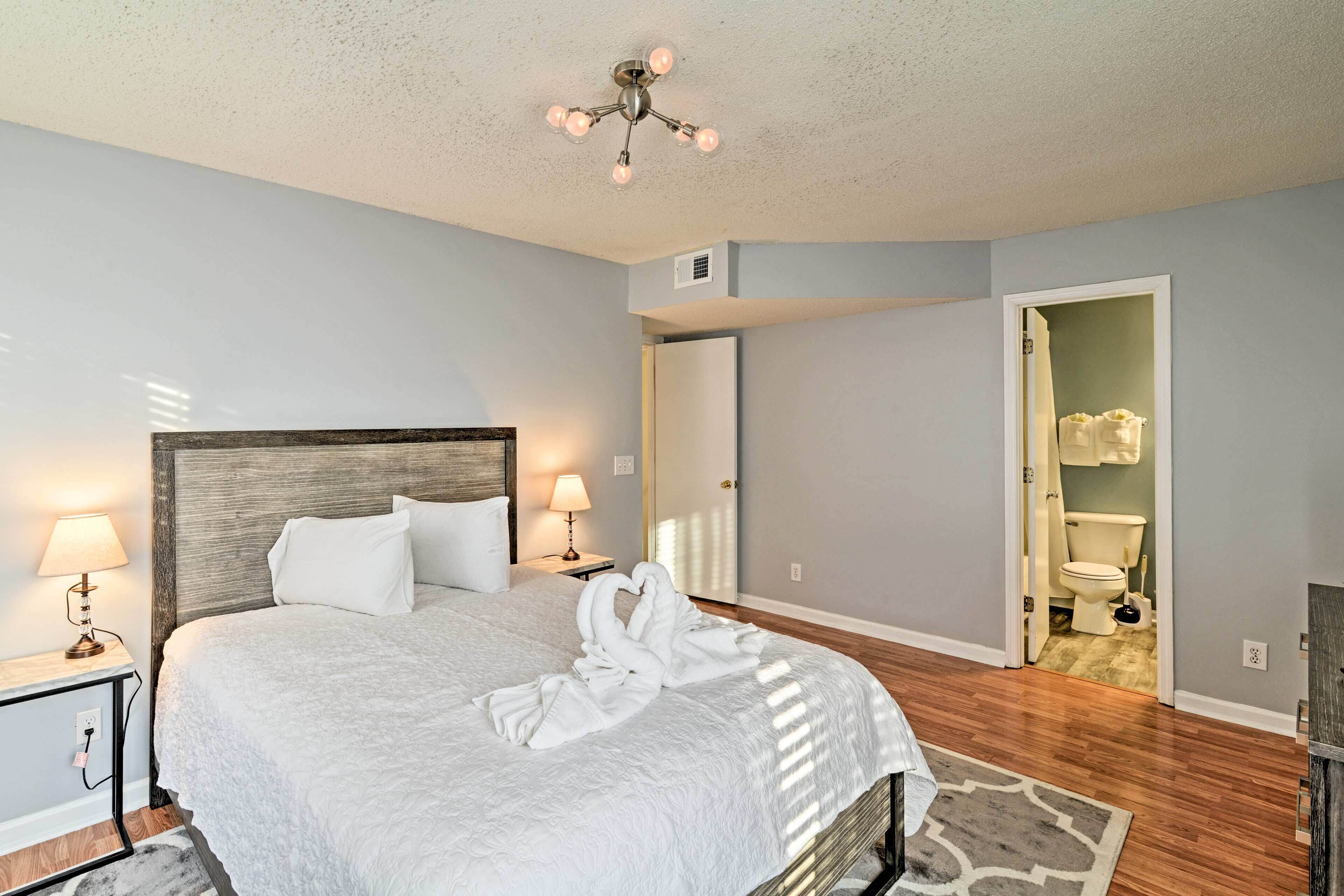 Surfside Beach Condo w/ Pool Access, Near Beaches!