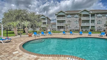 Apartment (2 Bedrooms) | Front of property