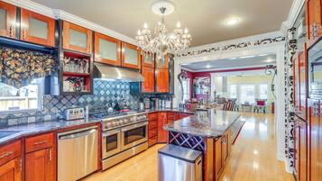 House (5 Bedrooms) | Interior