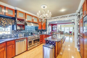 House (5 Bedrooms) | Interior - Spacious Houston Home w/ Deck ~ 2 Mi to Downtown! (Houston)