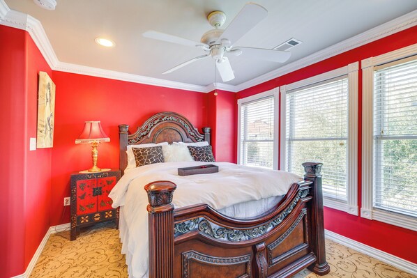 House (5 Bedrooms) | Interior - Spacious Houston Home w/ Deck ~ 2 Mi to Downtown! (Houston)