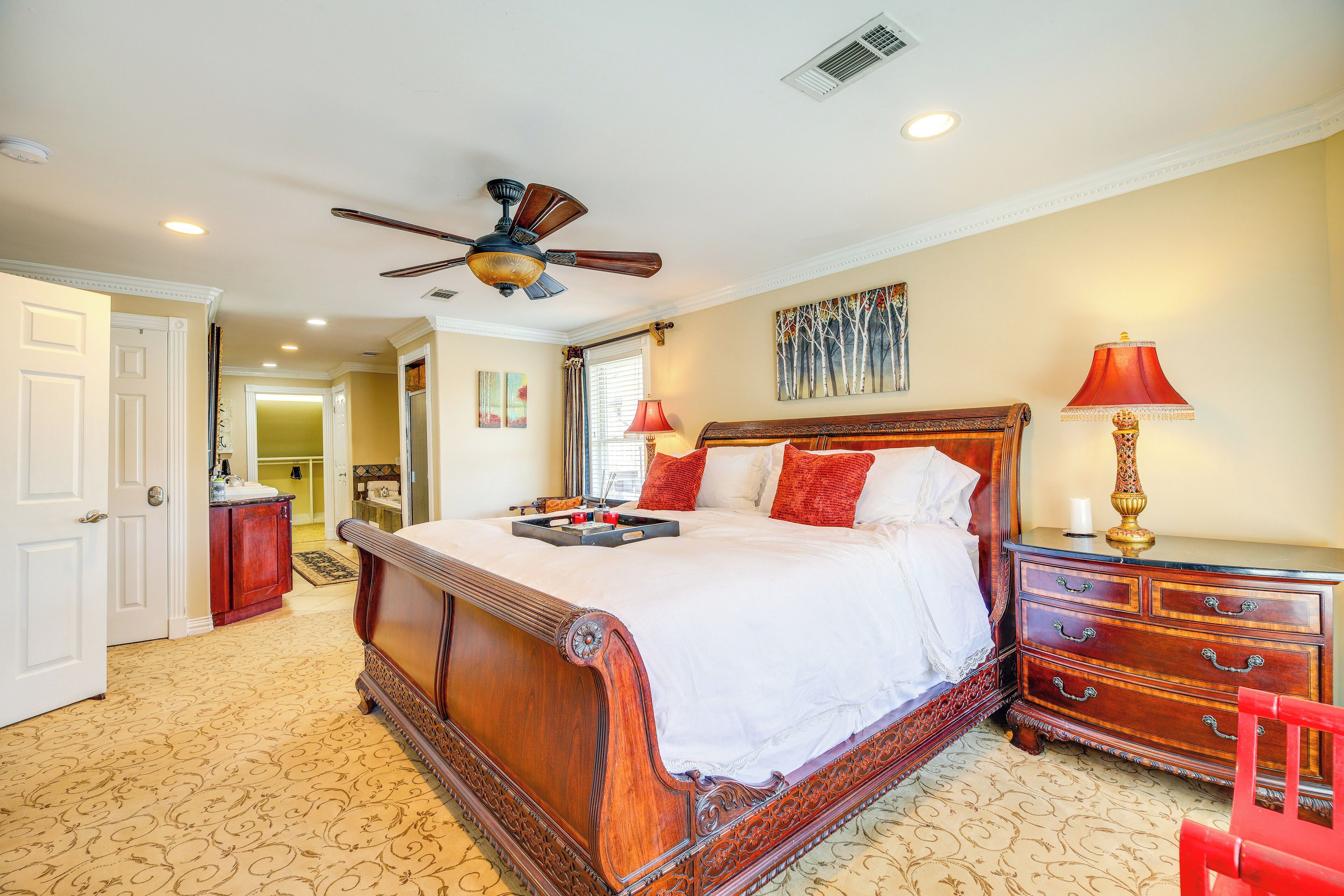 House (5 Bedrooms) | Interior