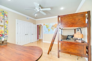 House (5 Bedrooms) | Interior