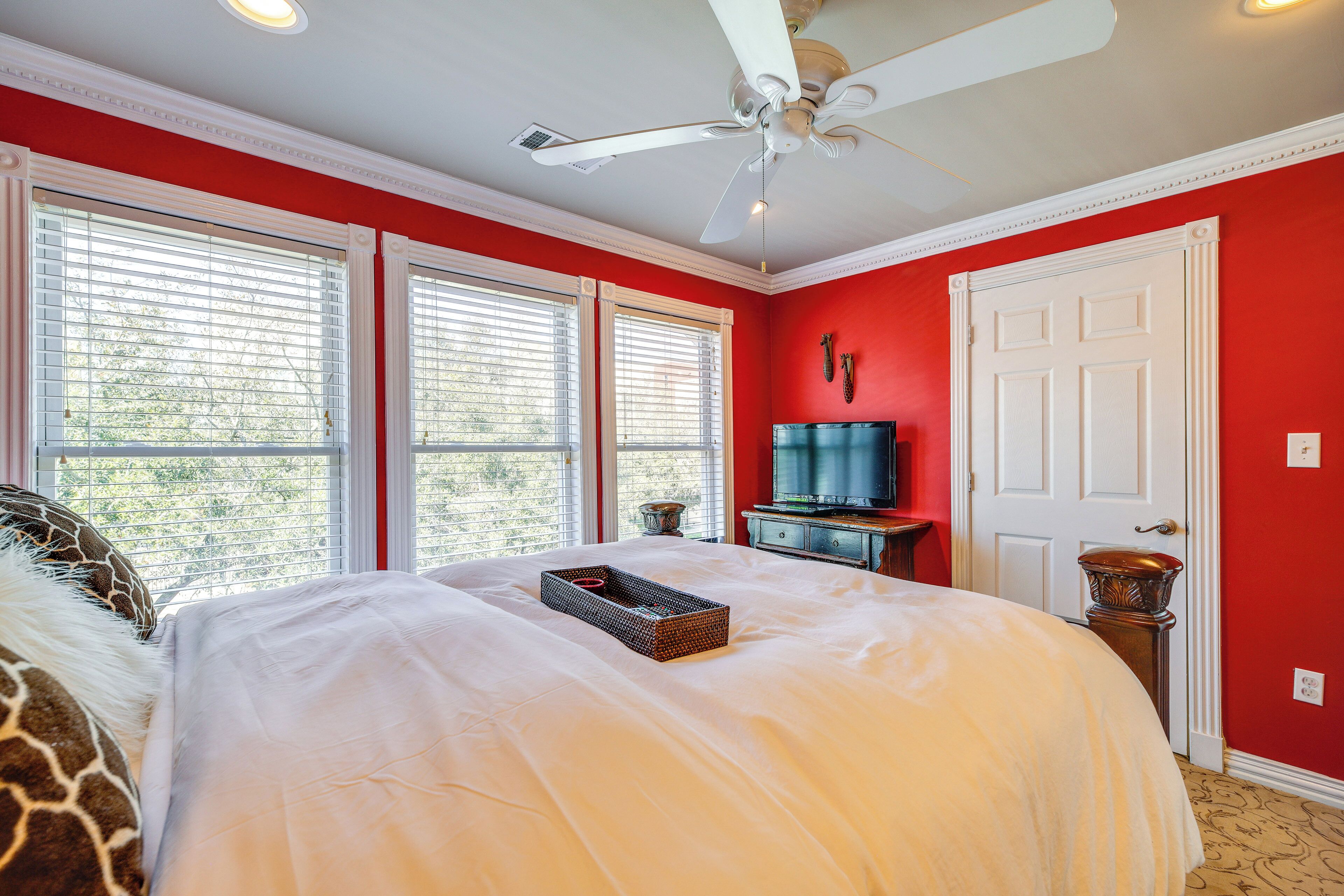 House (5 Bedrooms) | Interior