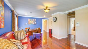 House (5 Bedrooms) | Interior