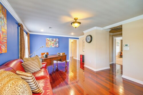 Spacious Houston Home w/ Deck ~ 2 Mi to Downtown!
