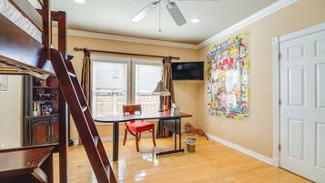 House (5 Bedrooms) | Interior