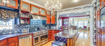 Spacious Houston Home w/ Deck ~ 2 Mi to Downtown!