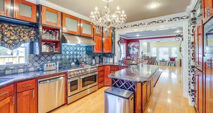 Spacious Houston Home w/ Deck ~ 2 Mi to Downtown!