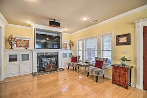 House (5 Bedrooms) | Interior - Spacious Houston Home w/ Deck ~ 2 Mi to Downtown! (Houston)