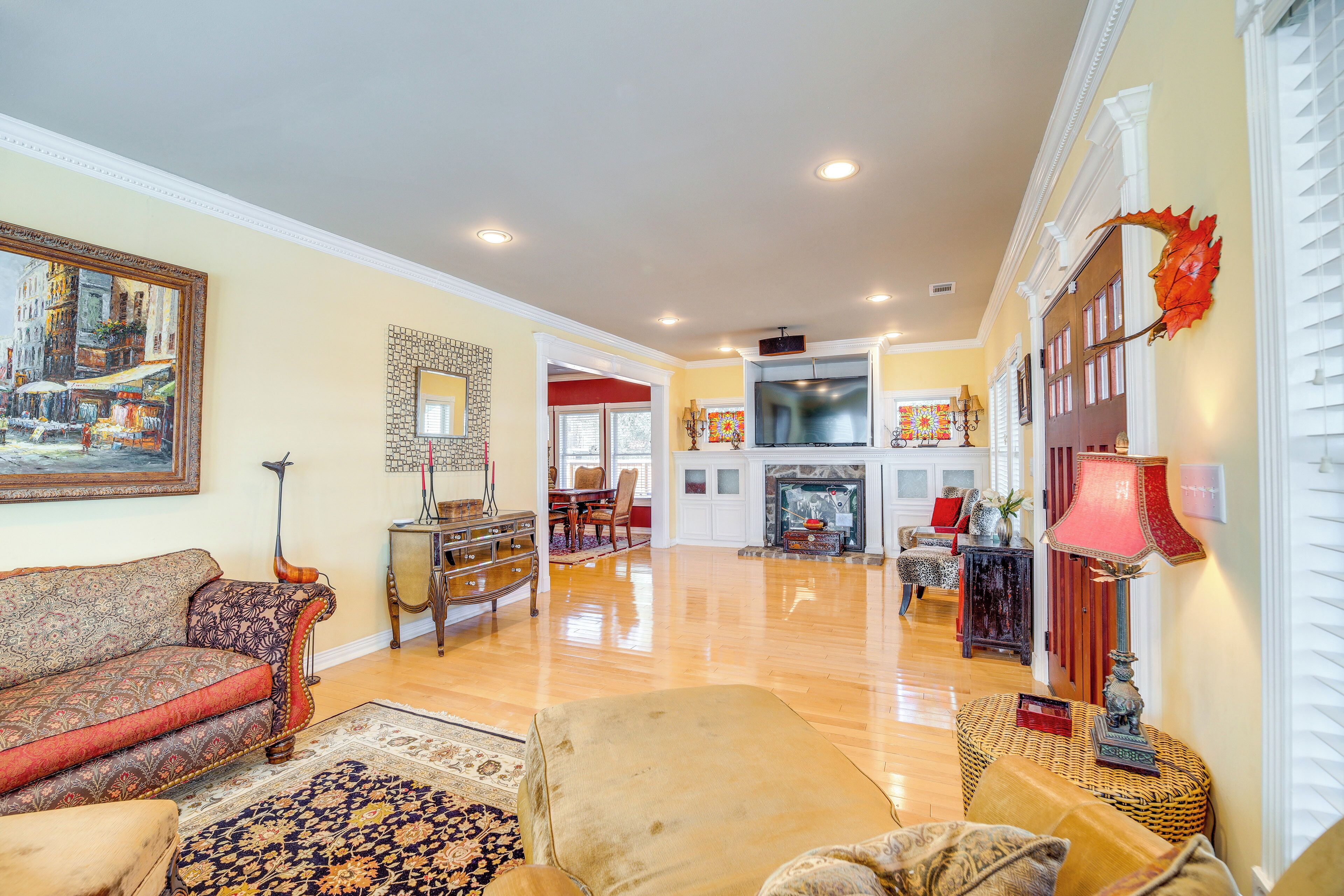 House (5 Bedrooms) | Interior