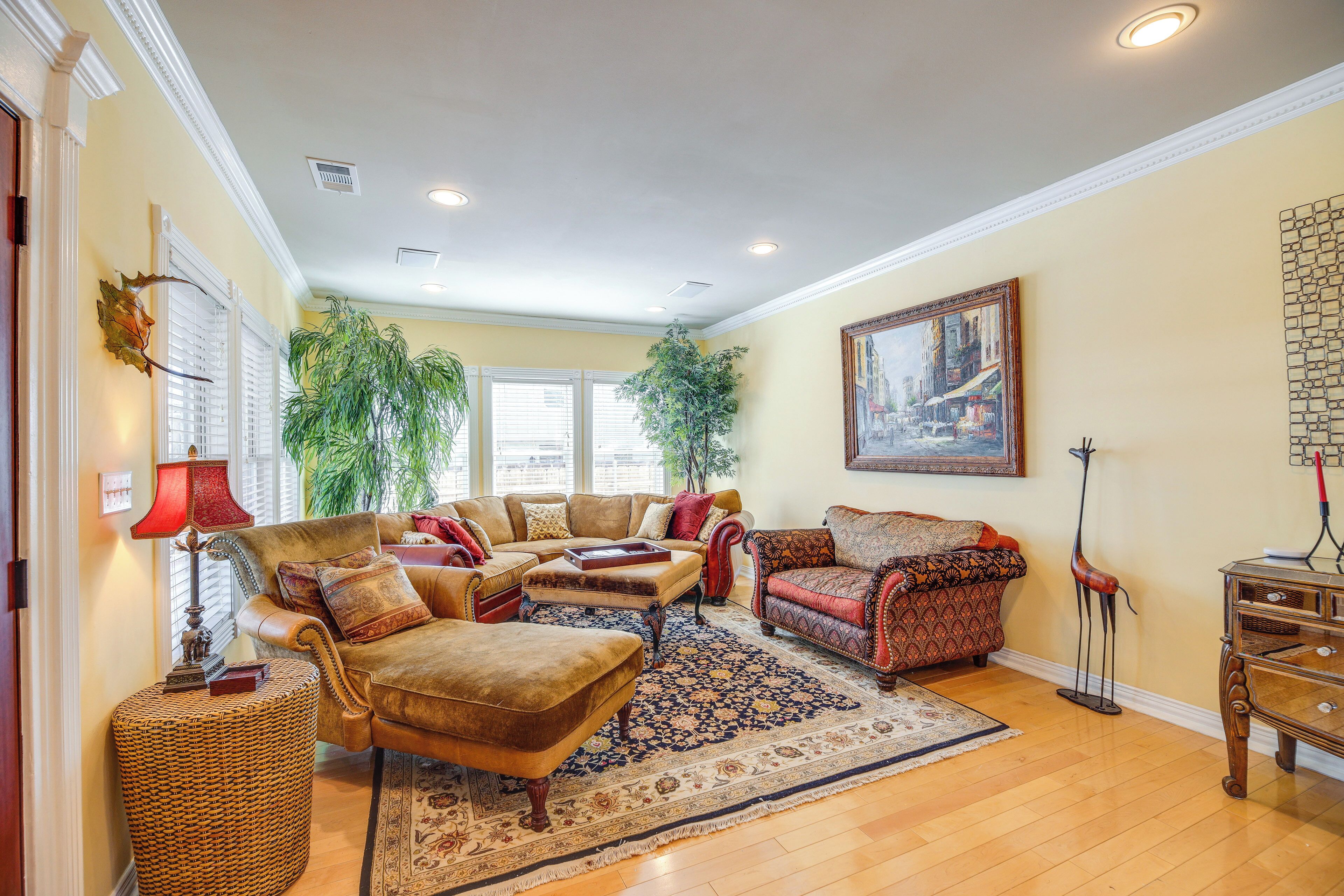 House (5 Bedrooms) | Interior