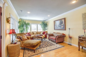 House (5 Bedrooms) | Interior