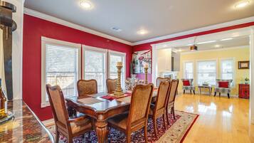 House (5 Bedrooms) | Interior