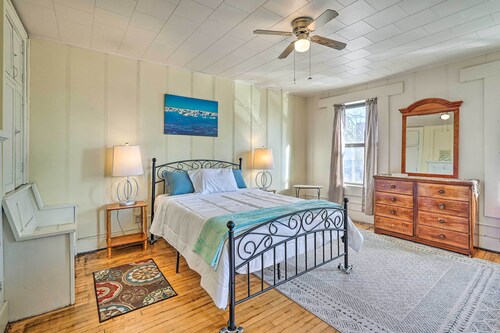 Pet-friendly Downtown Hettinger Apt w/ Yard!