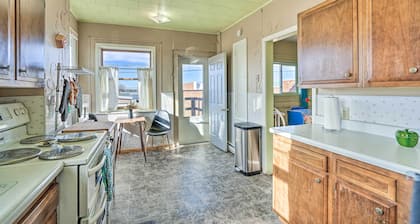 Pet-friendly Downtown Hettinger Apt w/ Yard!