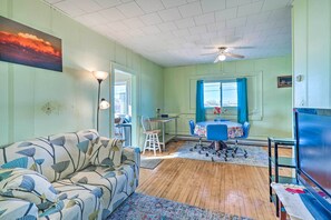 Apartment (1 Bedroom) | Interior - Pet-friendly Downtown Hettinger Apt w/ Yard! (Hettinger)