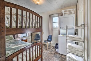 1 bedroom, bed sheets