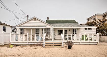 Cozy Hampton Cottage w/ BBQ - Walk to Ocean!