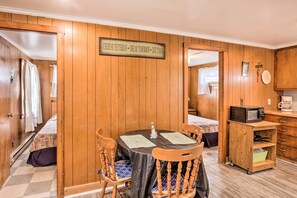 Interior - Cozy Hampton Cottage w/ BBQ - Walk to Ocean! (Hampton)