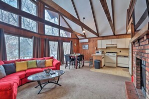 House (3 Bedrooms) | Interior - 7 Miles to State Park: Poconos Getaway w/ Deck! (Albrightsville)