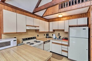 House (3 Bedrooms) | Interior - 7 Miles to State Park: Poconos Getaway w/ Deck! (Albrightsville)