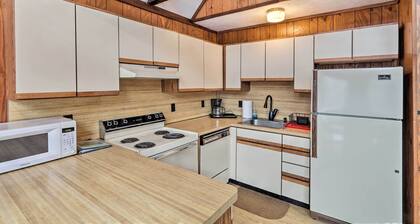 7 Miles to State Park: Poconos Getaway w/ Deck!