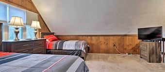 7 Miles to State Park: Poconos Getaway w/ Deck!