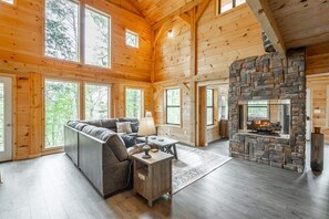 Smart TV, chimenea y videojuegos 