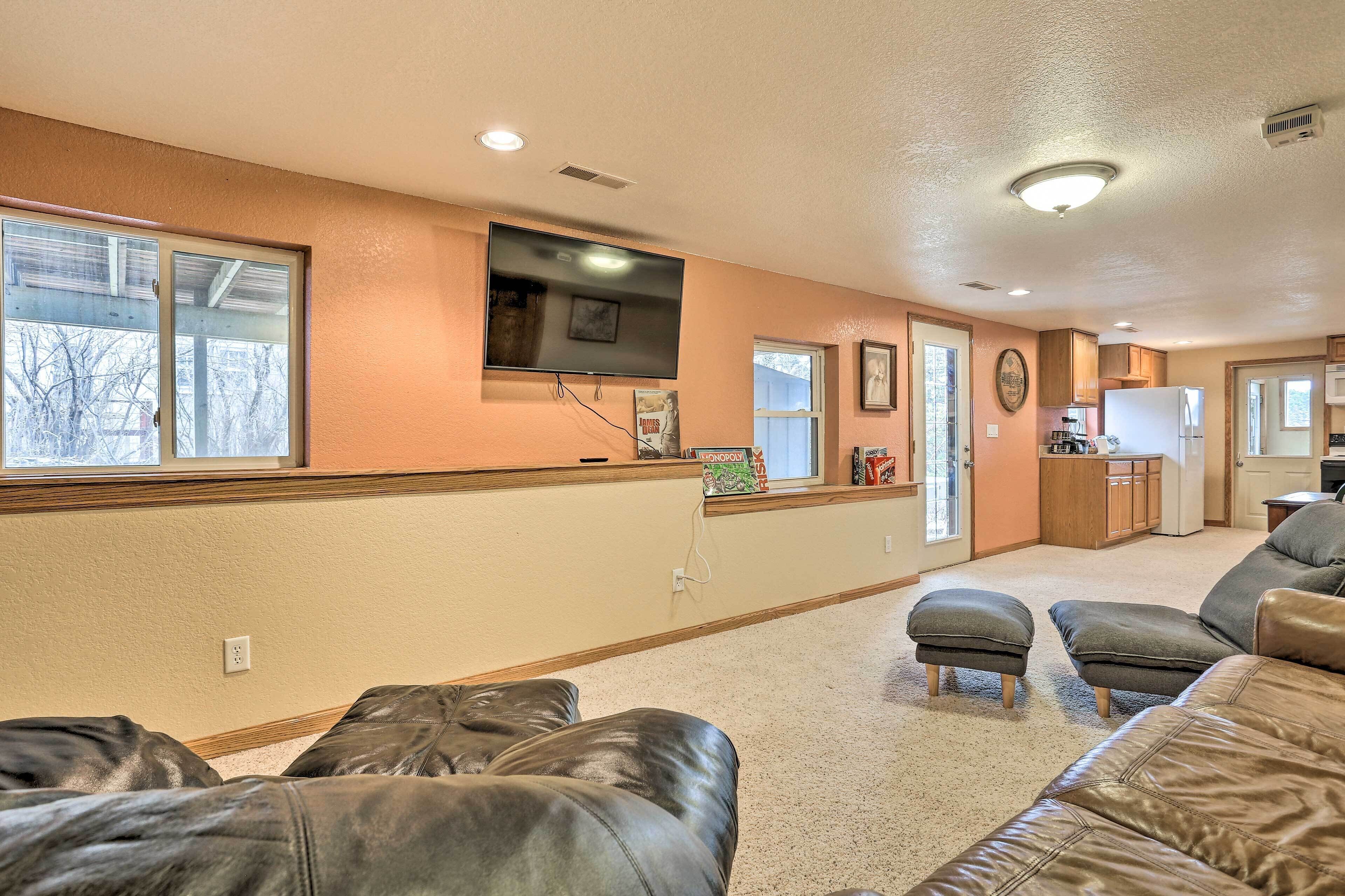 Lead Apartment ~ 5 Mi to Terry Peak Skiing!