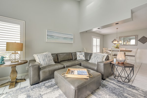 Apartment (3 Bedrooms) | Interior - Walk to Beach: Sunny Seaside Condo w/ View! (North Myrtle Beach)