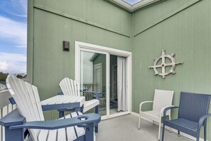 Interior - Walk to Beach: Sunny Seaside Condo w/ View! (North Myrtle Beach)