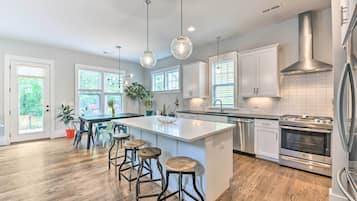 House (4 Bedrooms) | Interior