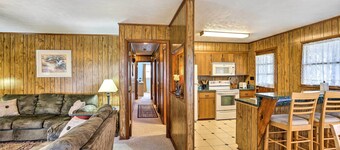 Lake Waccamaw Home w/ Fenced Yard & Shared Pier!