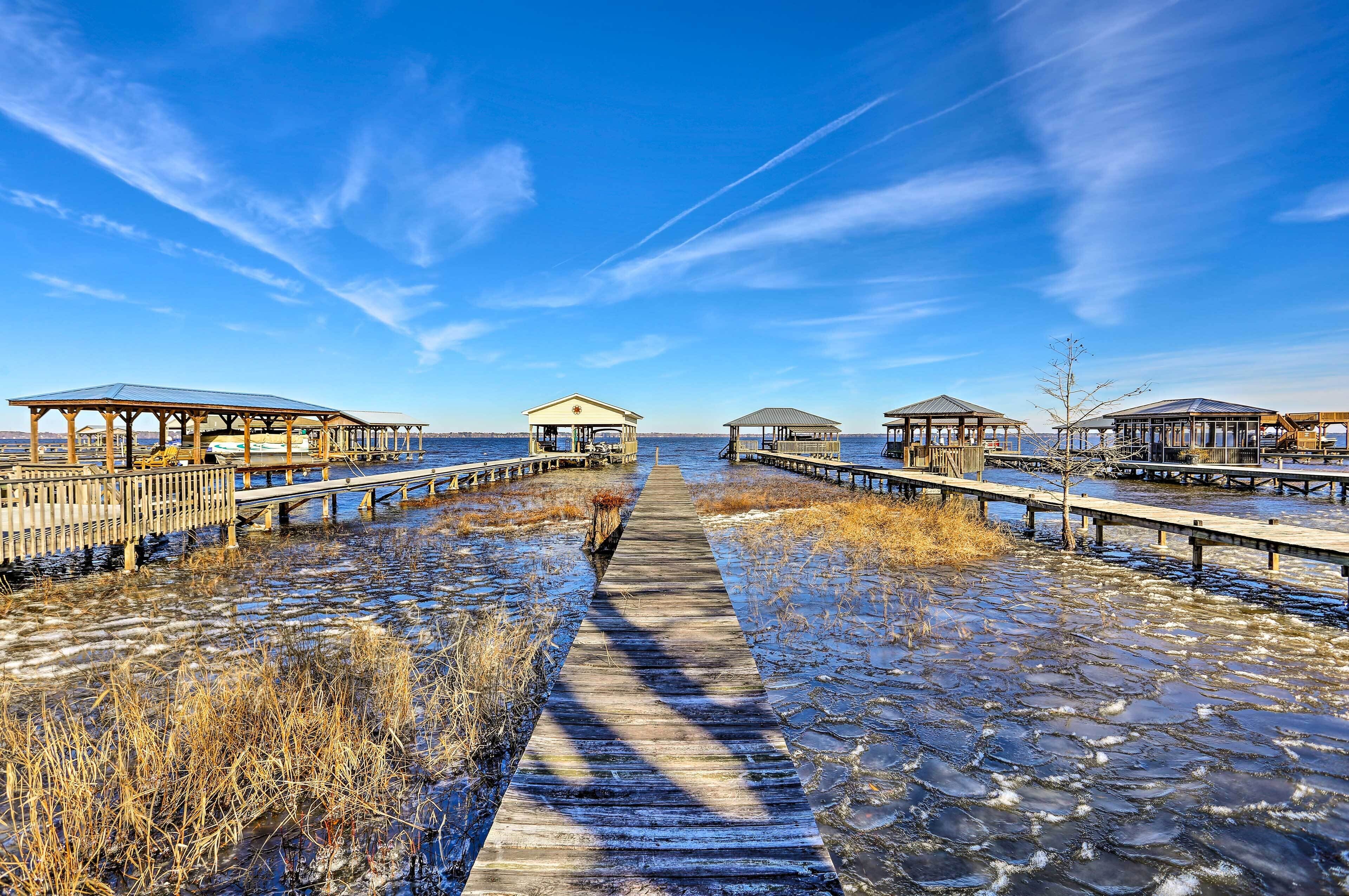 Lake Waccamaw Home w/ Fenced Yard & Shared Pier!