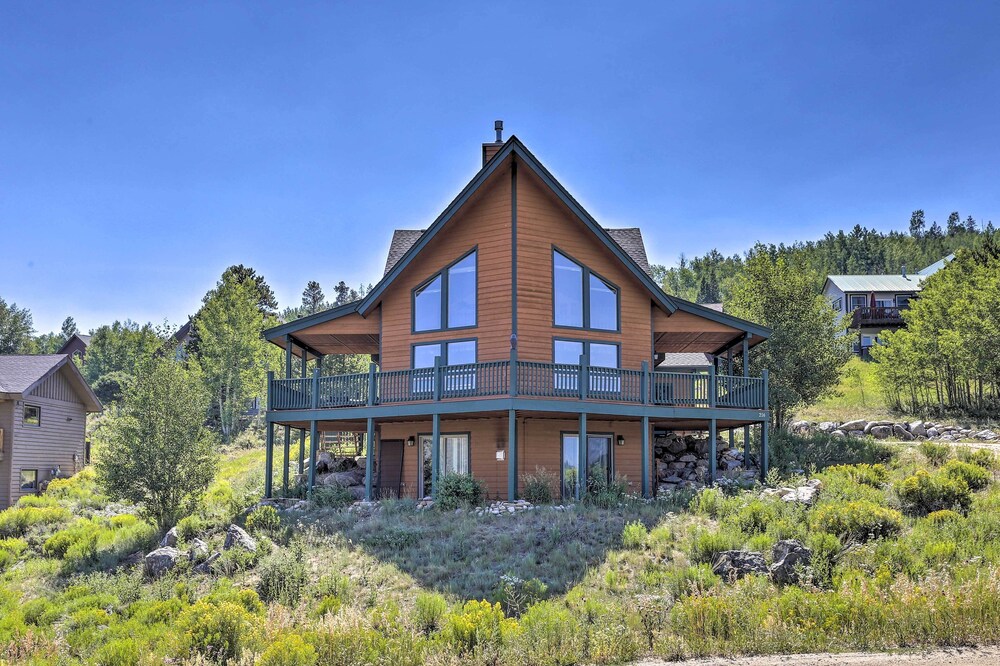 Grand Granby Retreat w/ Deck, Bar & Mountain Views