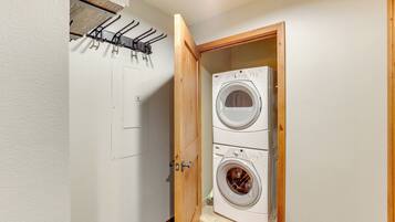 Apartment (2 Bedrooms) | Bahagian dalam