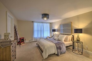 1 bedroom, iron/ironing board, free cots/infant beds, bed sheets - Charming Apt W/patio: Walk to Downtown Albany (Albany)