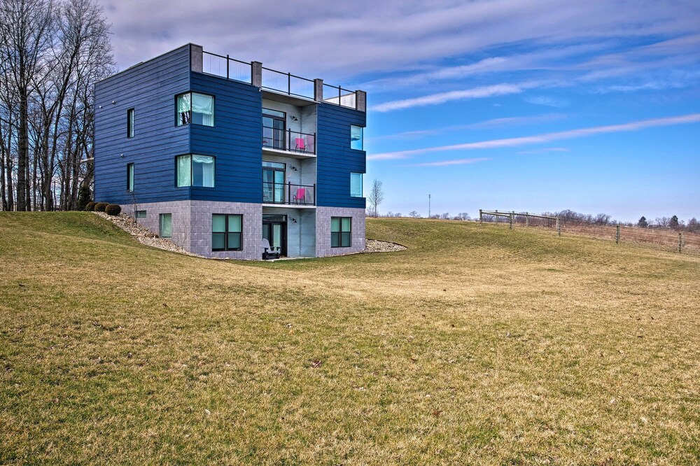Luxe Amish Country Apartment With Rooftop Terrace!