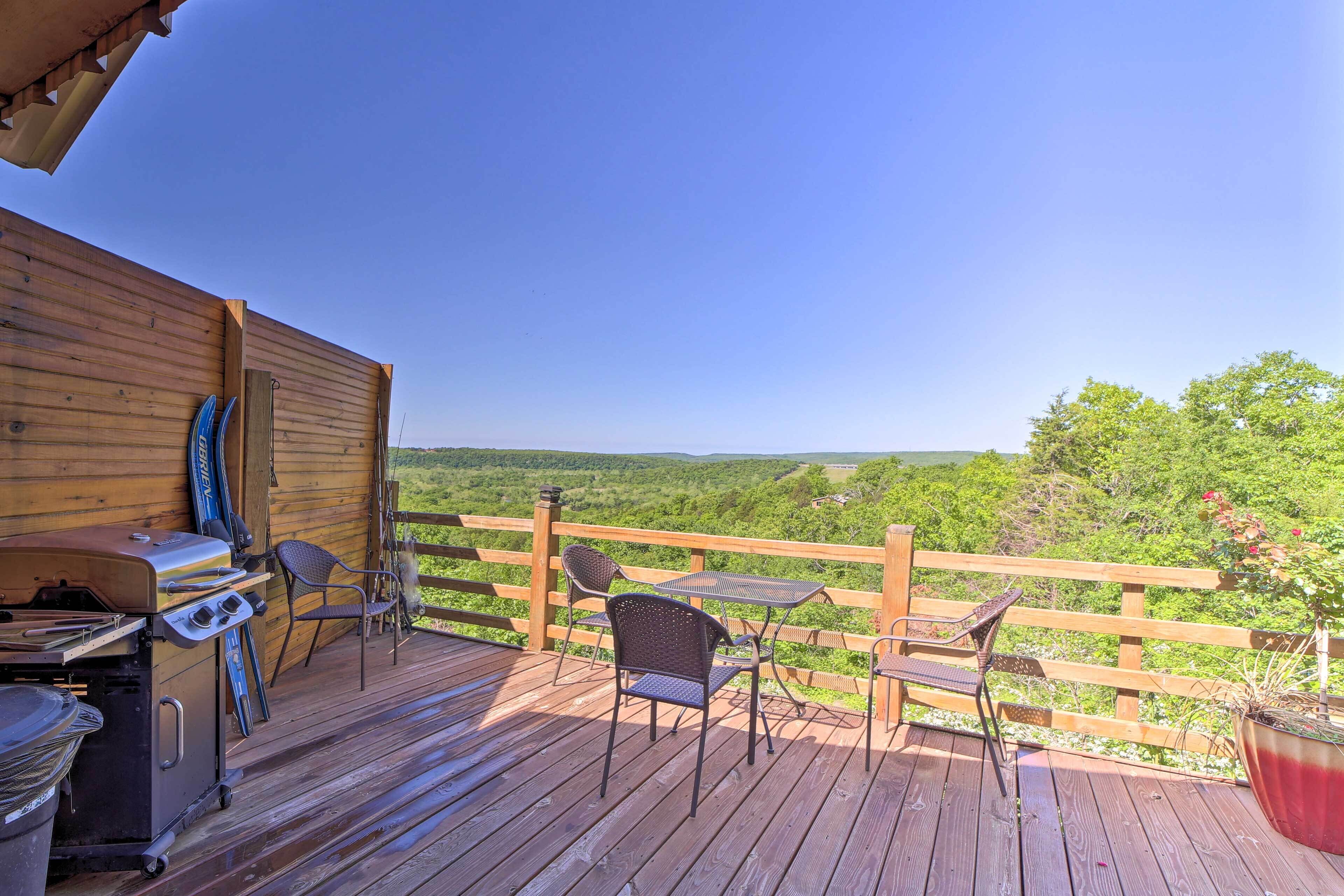 Cozy Vian Cabin: 1 Mi to Tenkiller State Park