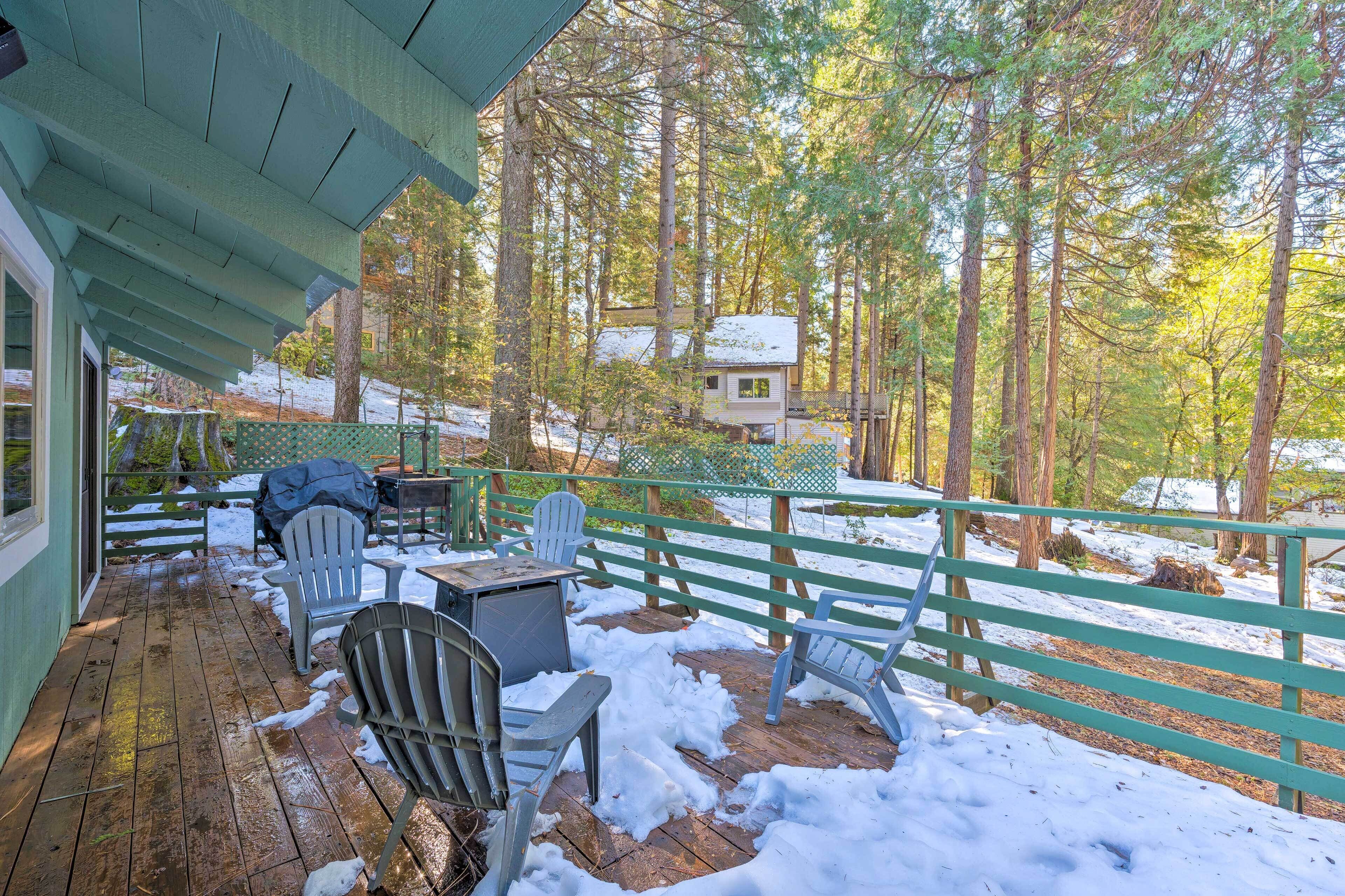 Private Family Getaway: Walk to Scotts Flat!