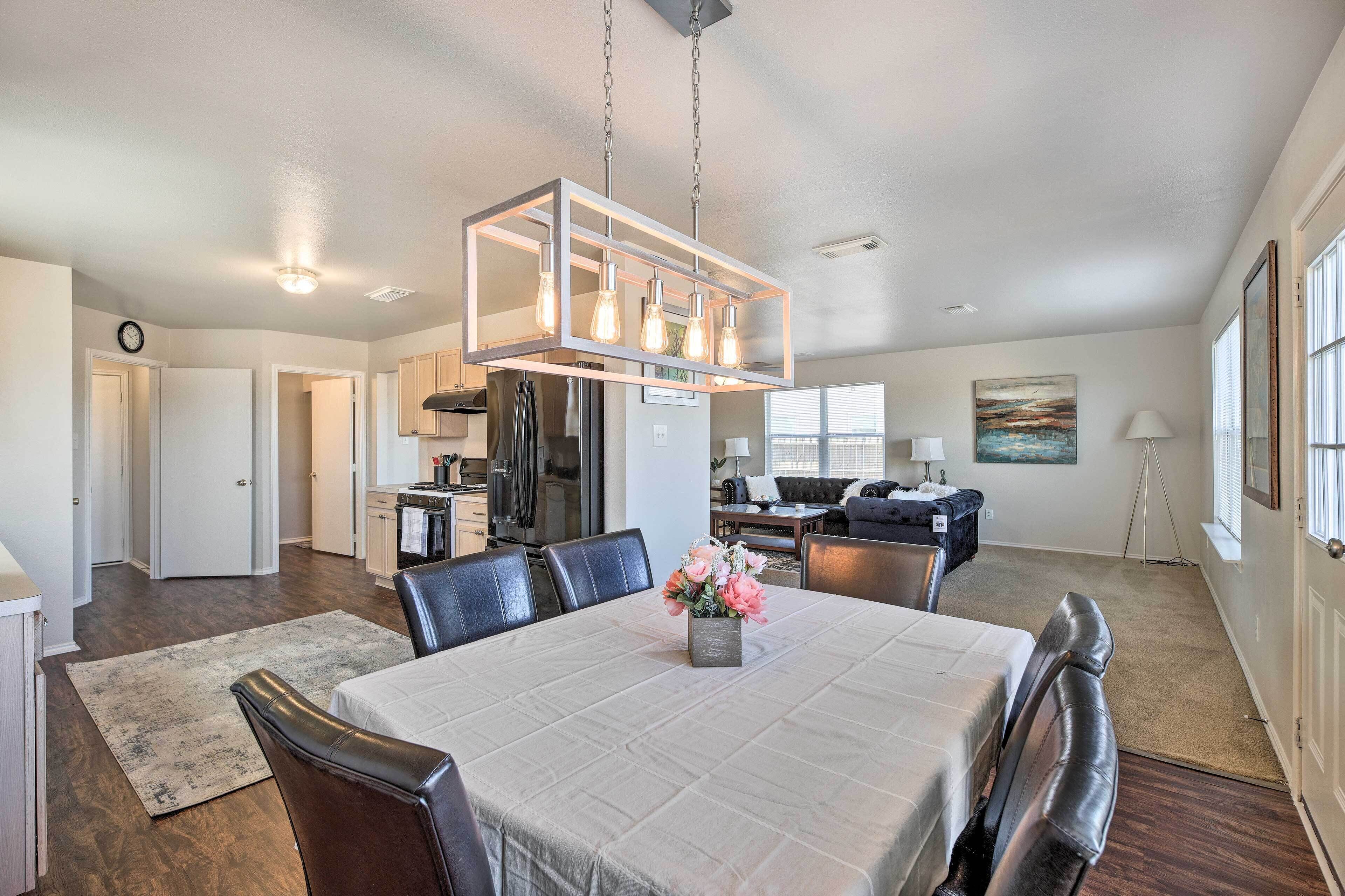 Houston Getaway Near Downtown & Theme Parks!