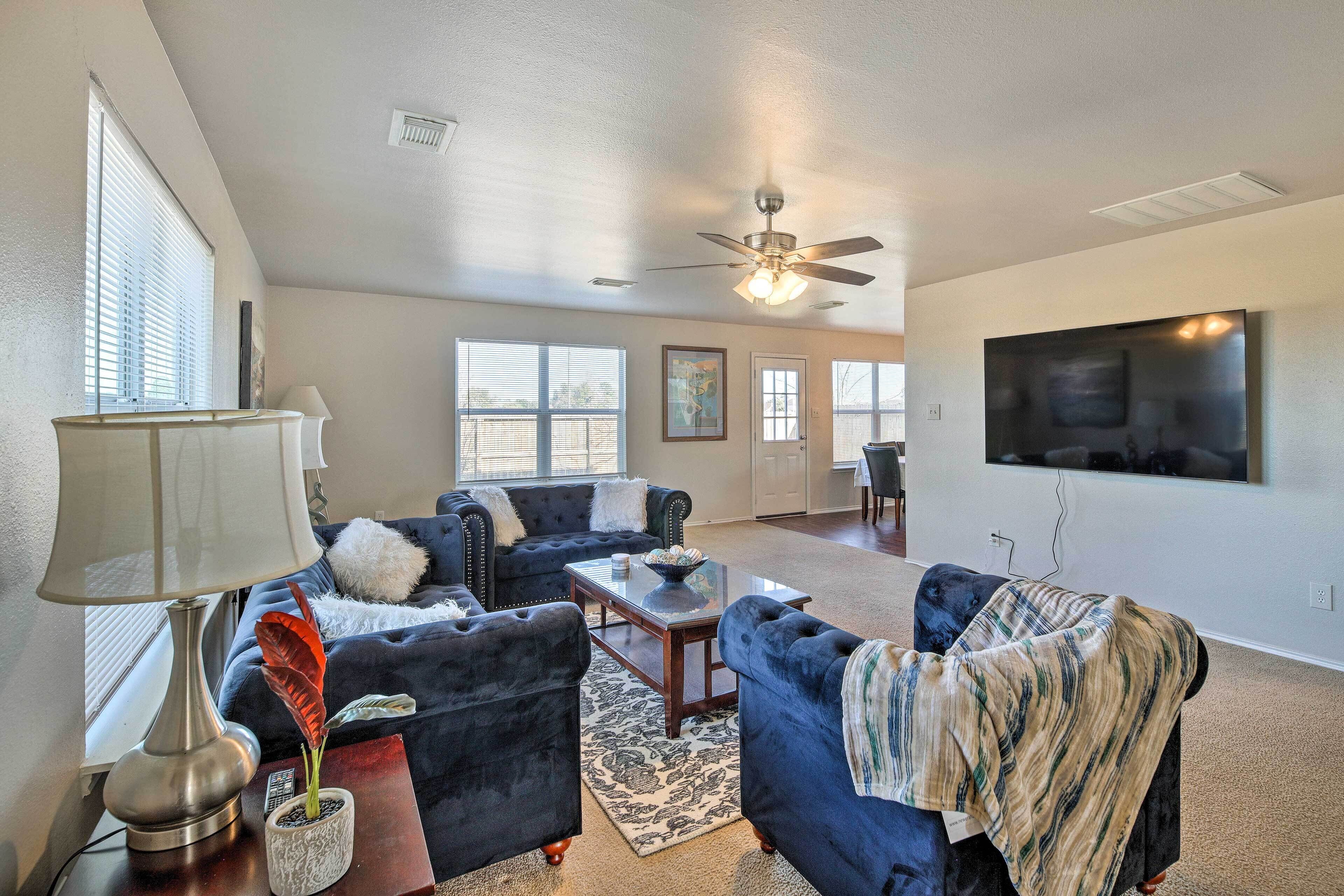 Houston Getaway Near Downtown & Theme Parks!