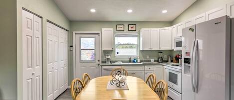 House (2 Bedrooms) | Interior