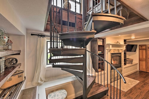 Big Cedar Lake House: Views, 100 Ft to Water!