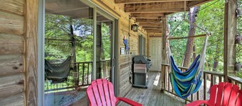 Mount Ida Condo w/ Balcony + Resort Amenities