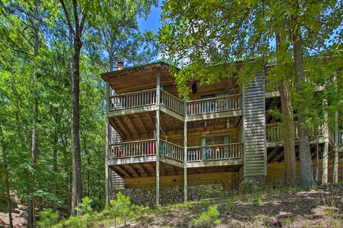 Mount Ida Condo w/ Balcony + Resort Amenities