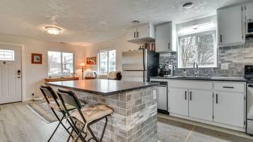 Rumah (1 Bedroom) | Dapur pribadi | Microwave, oven, kompor, dan mesin pencuci piring