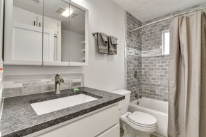 House (1 Bedroom) | Bathroom