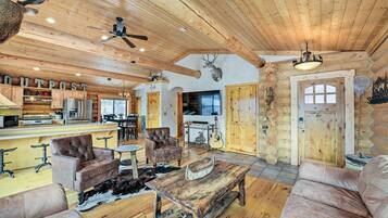 House (4 Bedrooms) | Interior